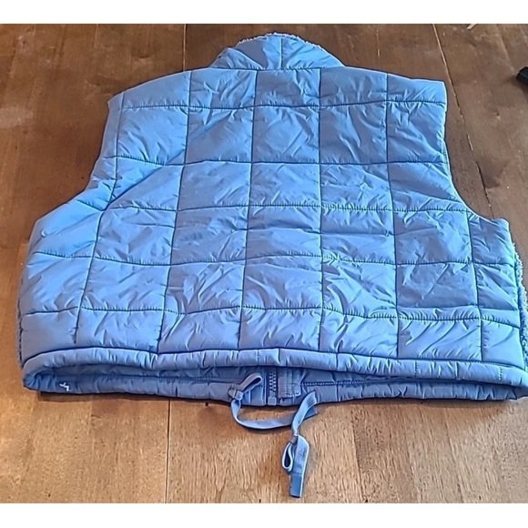 NWT Joy Lab size XL Women's Blue Quilted Vest with Sherpa - Picture 4 of 7